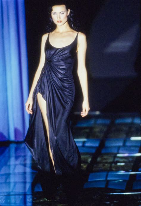 versace pelz fotos 1995|versace dresses 1995.